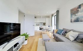 Luxury 2 Bed 2 Bath With Balcony New Build Apartment *South Central London*